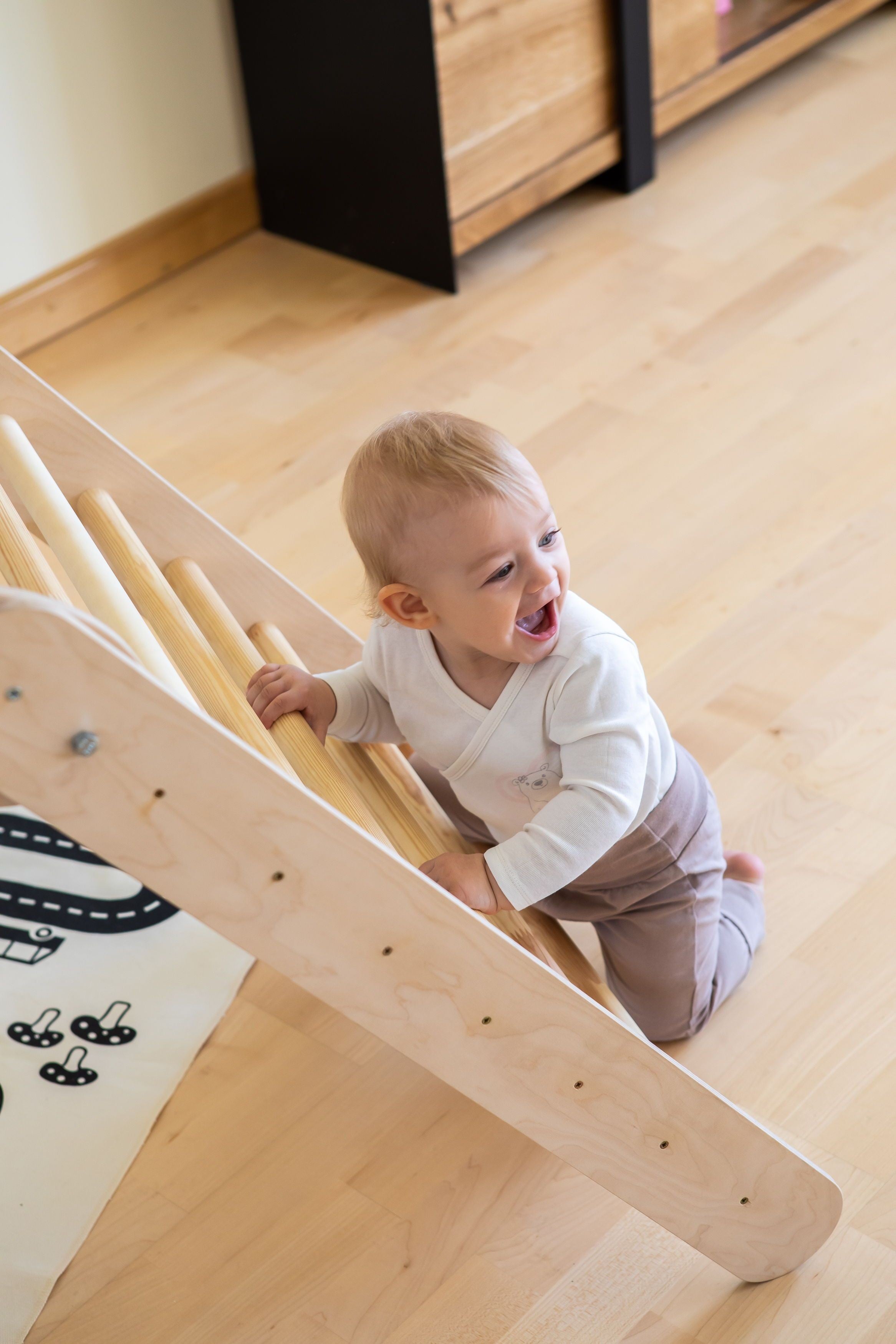 Zusammenklappbares Dreieck mit Rutschbrett