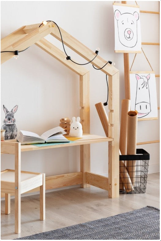 Barn skrivbord husformad
