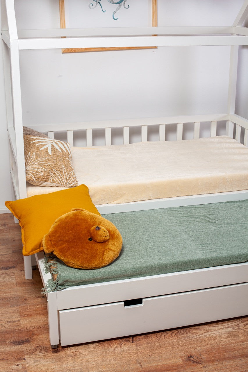 Cot house Adventure +1 (version with additional bed and drawer)