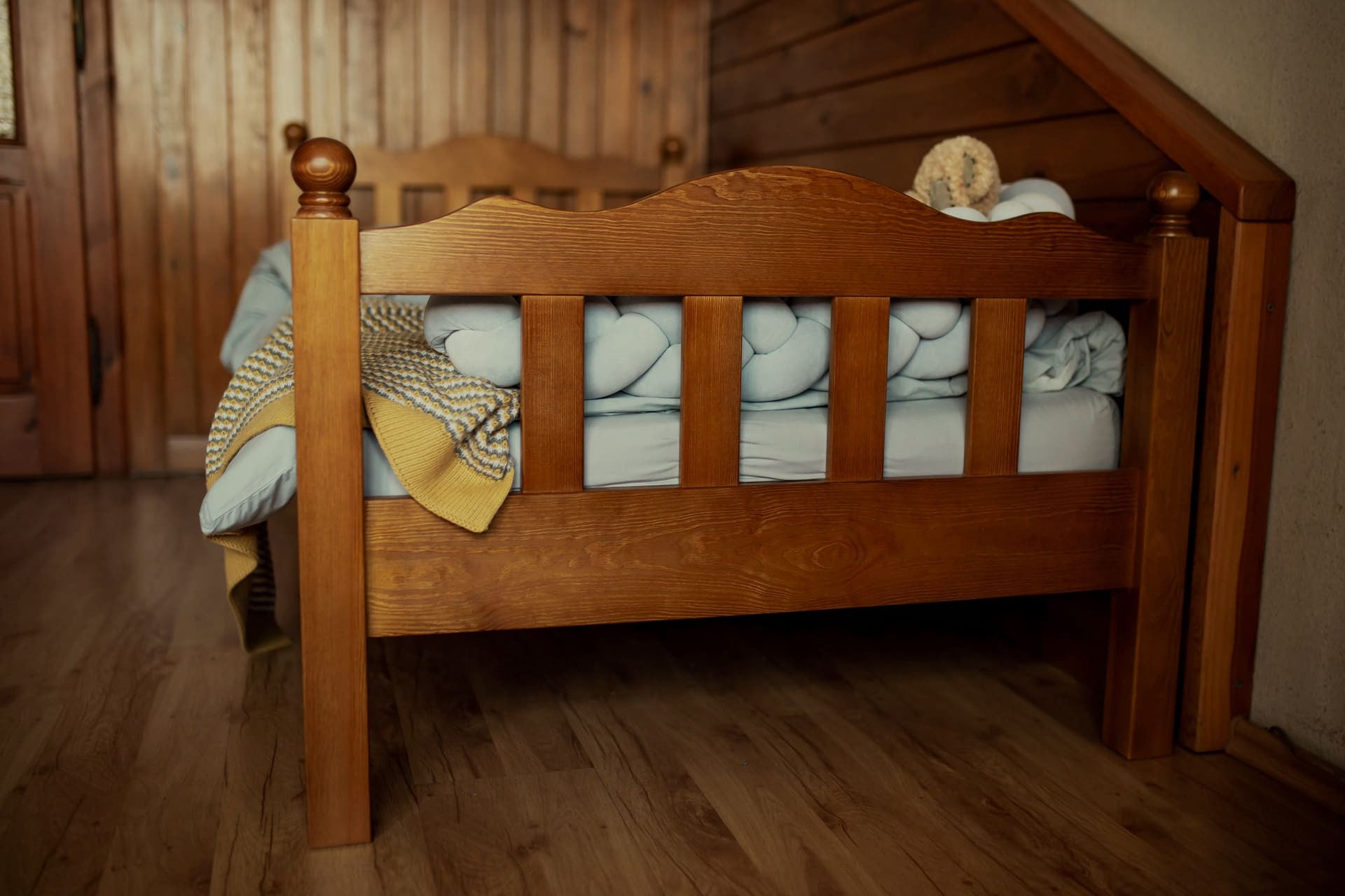 Cot Emili in Vintage / Retro style