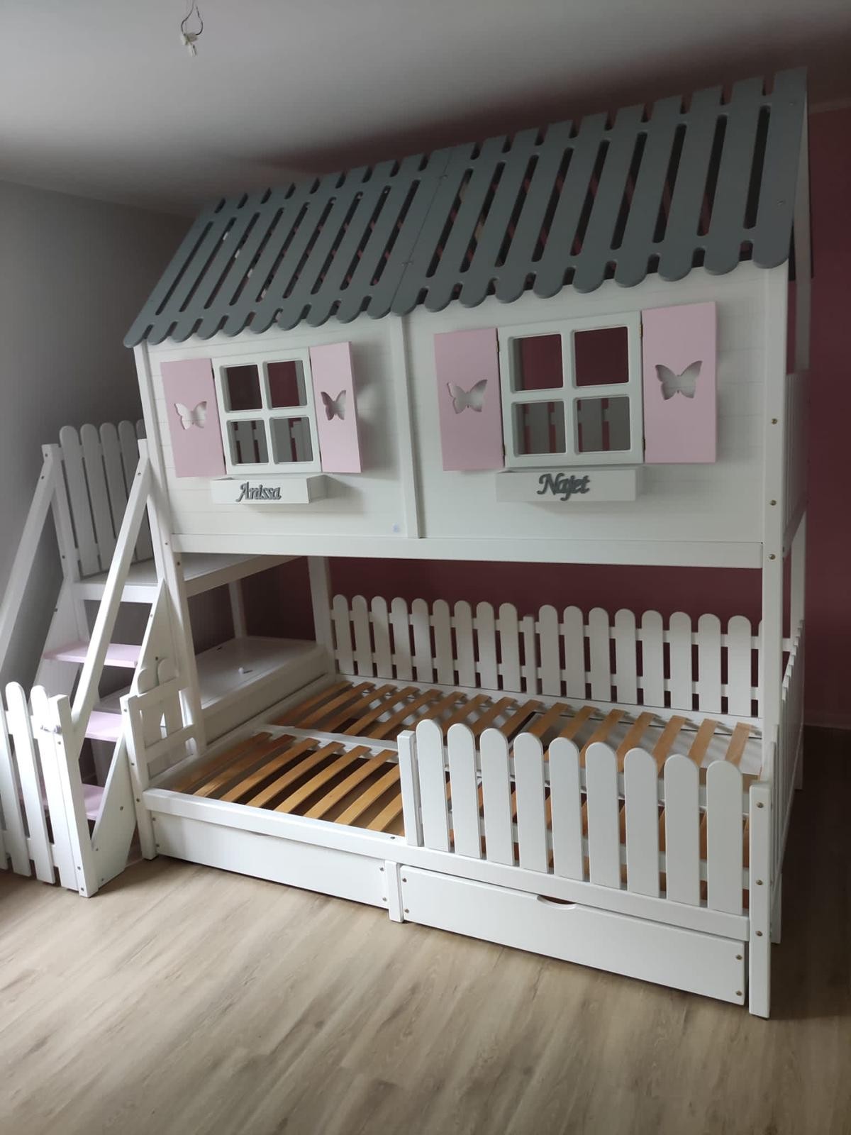 Hausbett Baumhaus Familienbett Etagenbett ALVIN mit Treppe