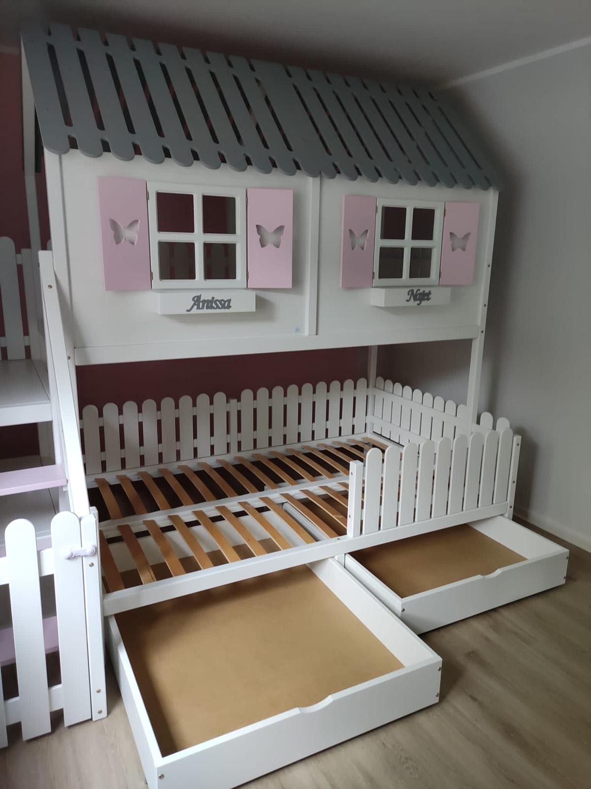 Hausbett Baumhaus Familienbett Etagenbett ALVIN mit Treppe