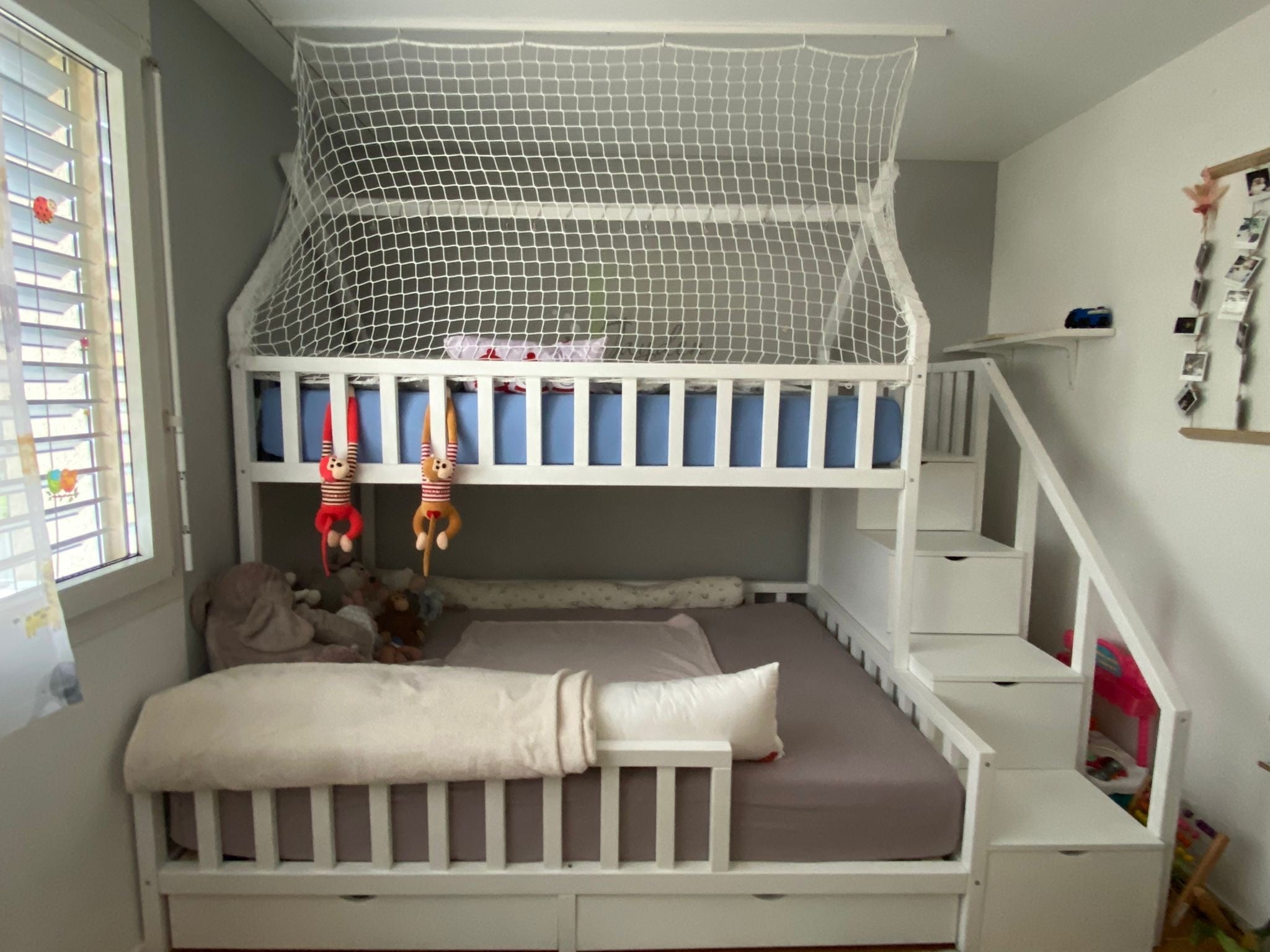 Unik tipisäng / våningssäng familjesäng med trappa ANASTASIA