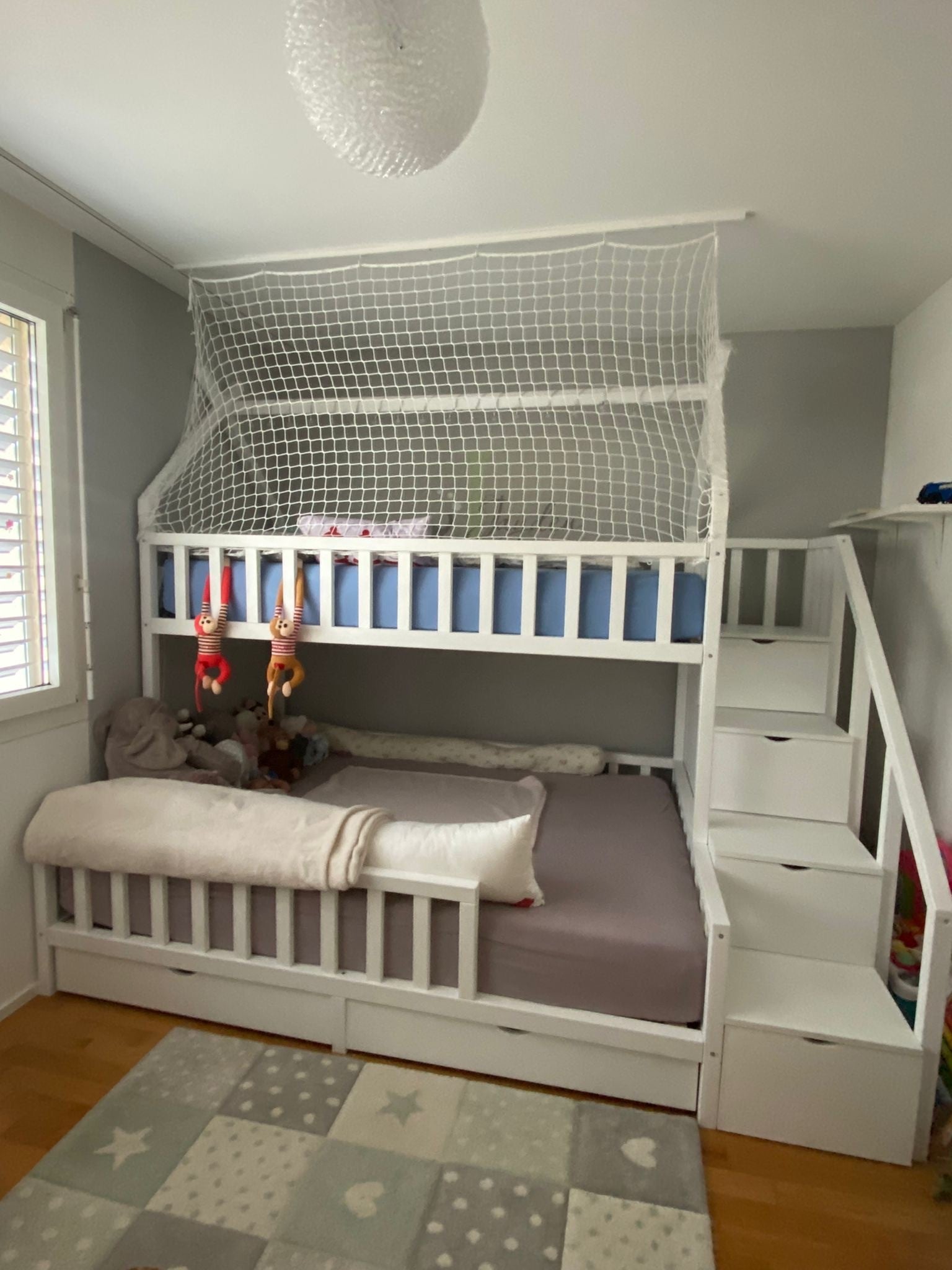 Unik tipisäng / våningssäng familjesäng med trappa ANASTASIA