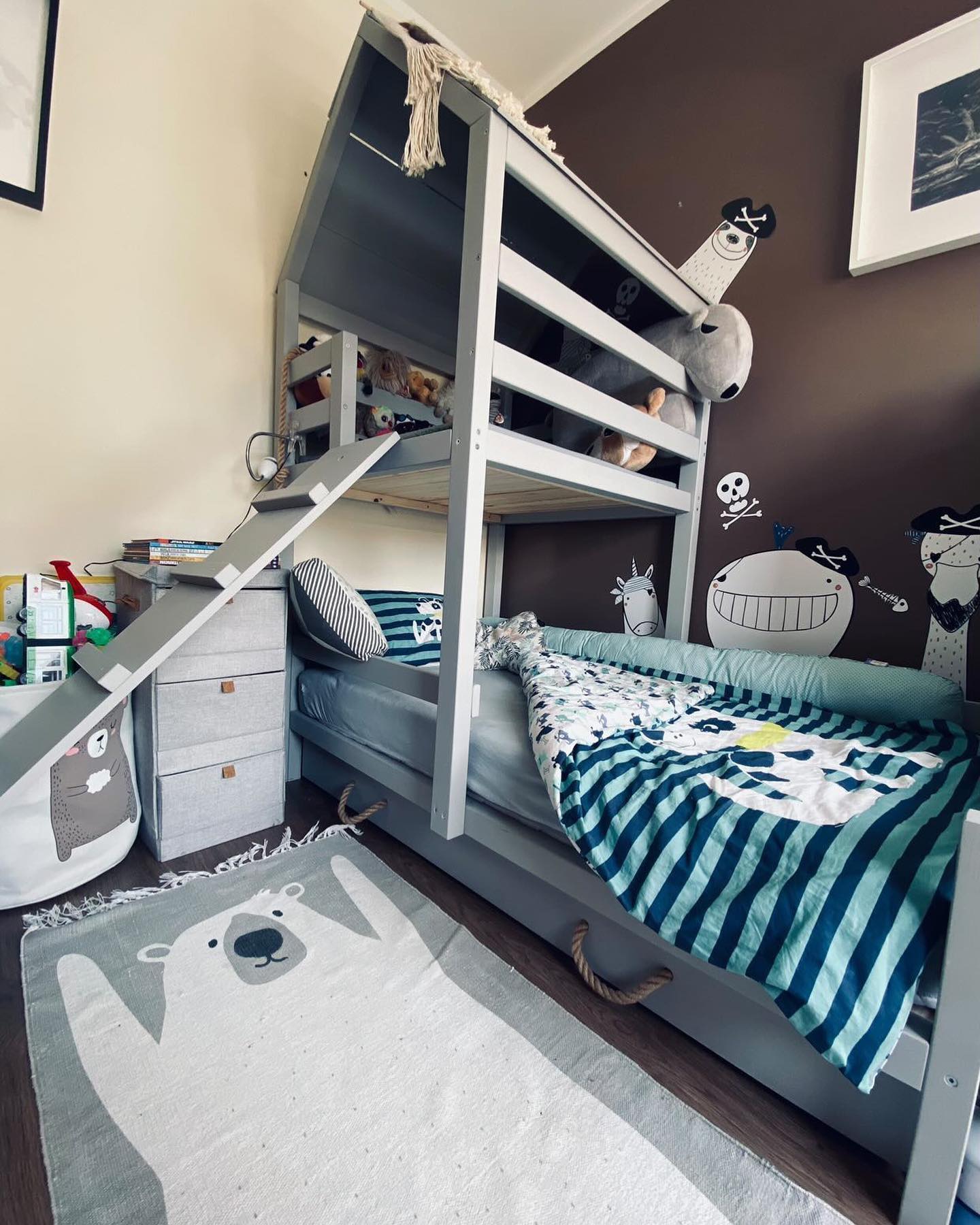 Våningssäng loftsäng med klätterbräda och lådor Paul